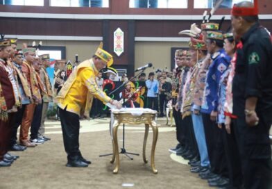Gubernur Kalteng Agustiar Sabran Lantik Ahmad Selanorwanda Sebagai Ketua Umum DAD Seruyan Gubernur Kalteng Agustiar Sabran Lantik Ahmad Selanorwanda Sebagai Ketua Umum DAD Seruyan