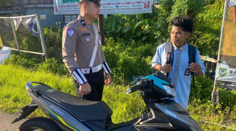 Satlantas Polres Seruyan Edukasi Keselamatan Berlalu Lintas di Titik Strategis Kuala Pembuang