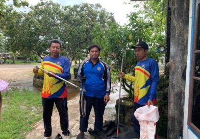 Damkar Sektor Seruyan Raya Berhasil Evakuasi Ular Masuk ke Tempat Tidur di Desa Terawan