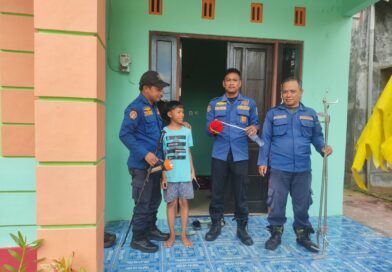 Damkar Seruyan Evakuasi Ular Tadung Hari di Kuala Pembuang I