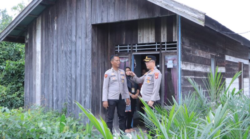 Wujud Kepedulian Polri, Kapolres Seruyan Cek Kondisi Rumah Yang mendapat Bantuan Bedah Rumah Wujud Kepedulian Polri, Kapolres Seruyan Cek Kondisi Rumah Yang mendapat Bantuan Bedah Rumah