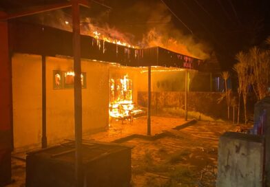 2 Rumah Hangus Terbakar di Jalan Samudin, 1 Korban Luka Bakar 2 Rumah Hangus Terbakar di Jalan Samudin, 1 Korban Luka Bakar