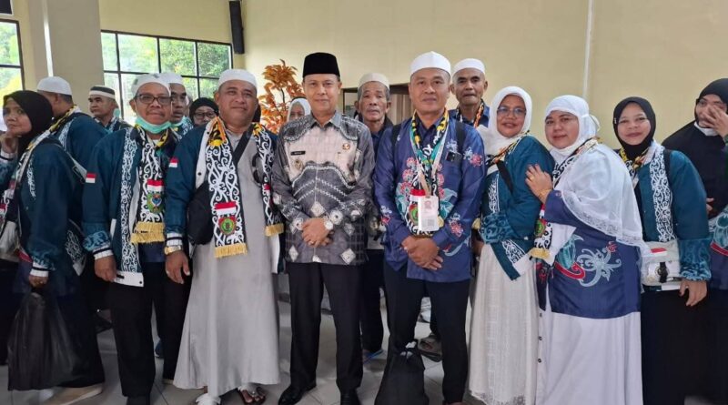 Wakil Bupati Sambut Kedatangan Jemaah Haji Seruyan di Bandara Haji Asan Sampit