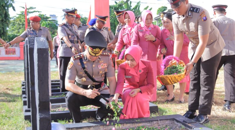 Kapolres Seruyan Pimpin Ziarah dan Tabur Bunga di Taman Makam Pahlawan Pasir Kencana