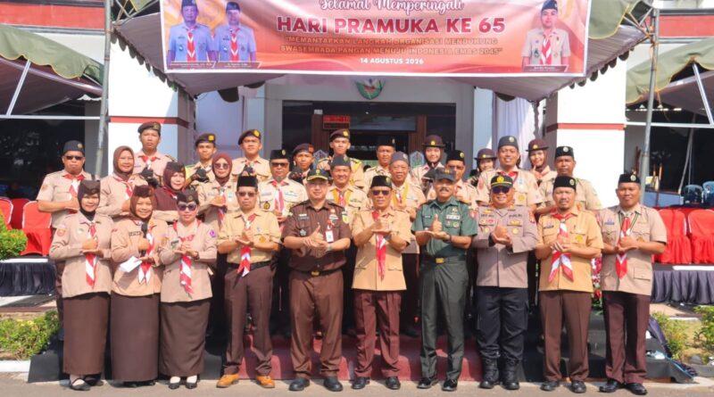 Plh Sekda Pimpin Apel Peringatan HUT Pramuka ke-65 Plh Sekda Pimpin Apel Peringatan HUT Pramuka ke-65