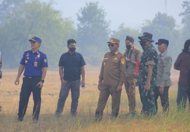 Bupati Seruyan dan Forkopimda Turun Langsung Tangani Karhutla di Jalan Ki Hajar Dewantara