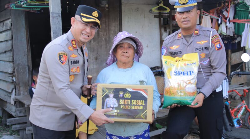 Polres Seruyan Salurkan Bantuan Kepada Warga Kartika Bakti