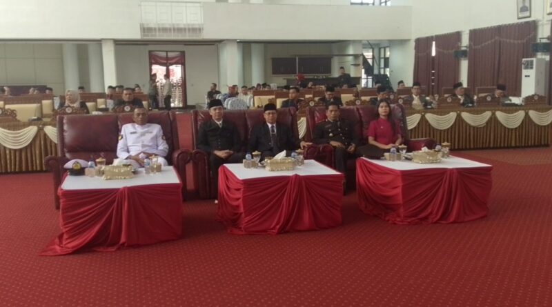Wakil Bupati dan Forkopimda Saksikan Paripurna Pidato Kenegaraan Presiden Prabowo Subianto Wakil Bupati dan Forkopimda Saksikan Paripurna Pidato Kenegaraan Presiden Prabowo Subianto