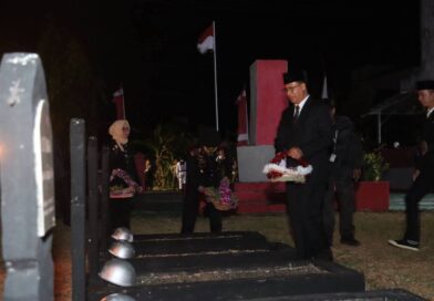 Wakil Bupati Seruyan Pimpin Renungan Suci di Taman Makam Pahlawan