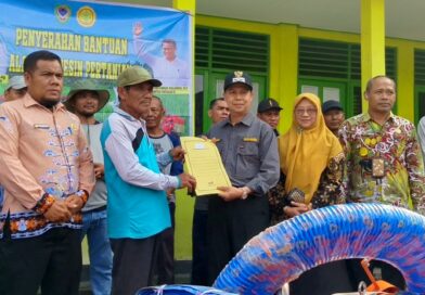Wabup Serahkan 34 Unit Pompa Air untuk Kelompok Petani Padi di Seruyan Wabup Serahkan 34 Unit Pompa Air untuk Kelompok Petani Padi di Seruyan