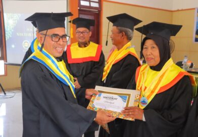 Pemkab Seruyan Dukung Kesejahteraan Para Lansia Lewat Wisuda Sekolah Lansia “Seruni Ceria”